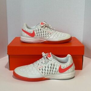 Size 7.5 Nike Lunargato II Men’s Indoor/Court Low-Top Soccer Shoes 580456-011